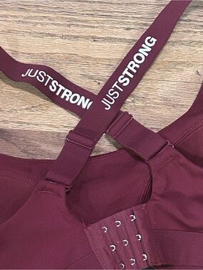 Women' Burgundy Sports Bra Top